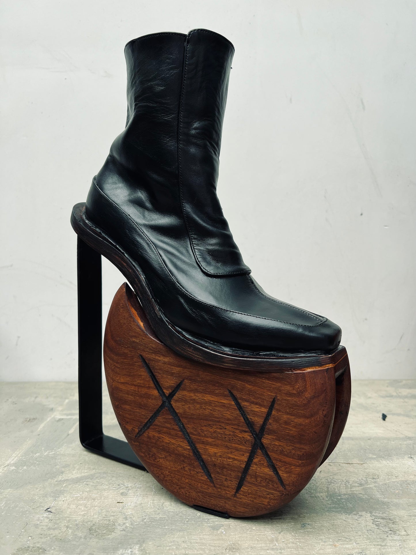 ART PROJECT BOOTS WITH FV