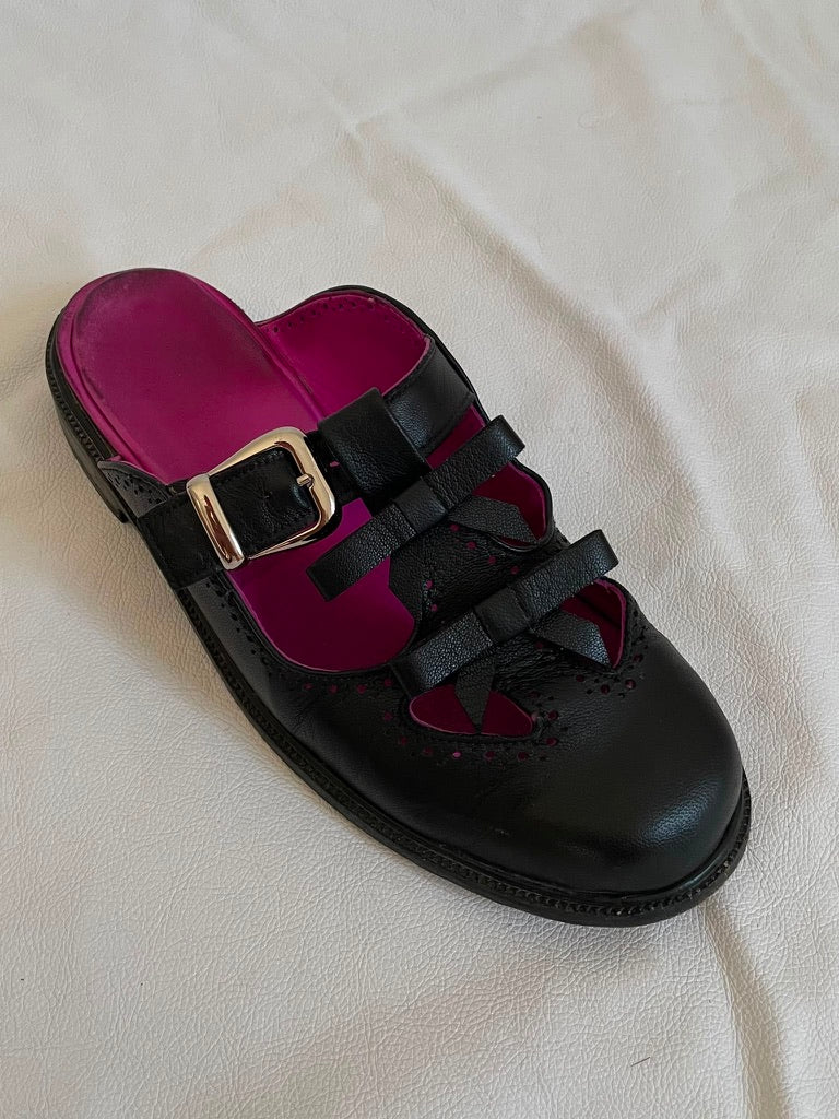 1. LARS BLACK + FUCHSIA
