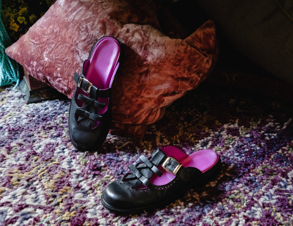 1. LARS BLACK + FUCHSIA