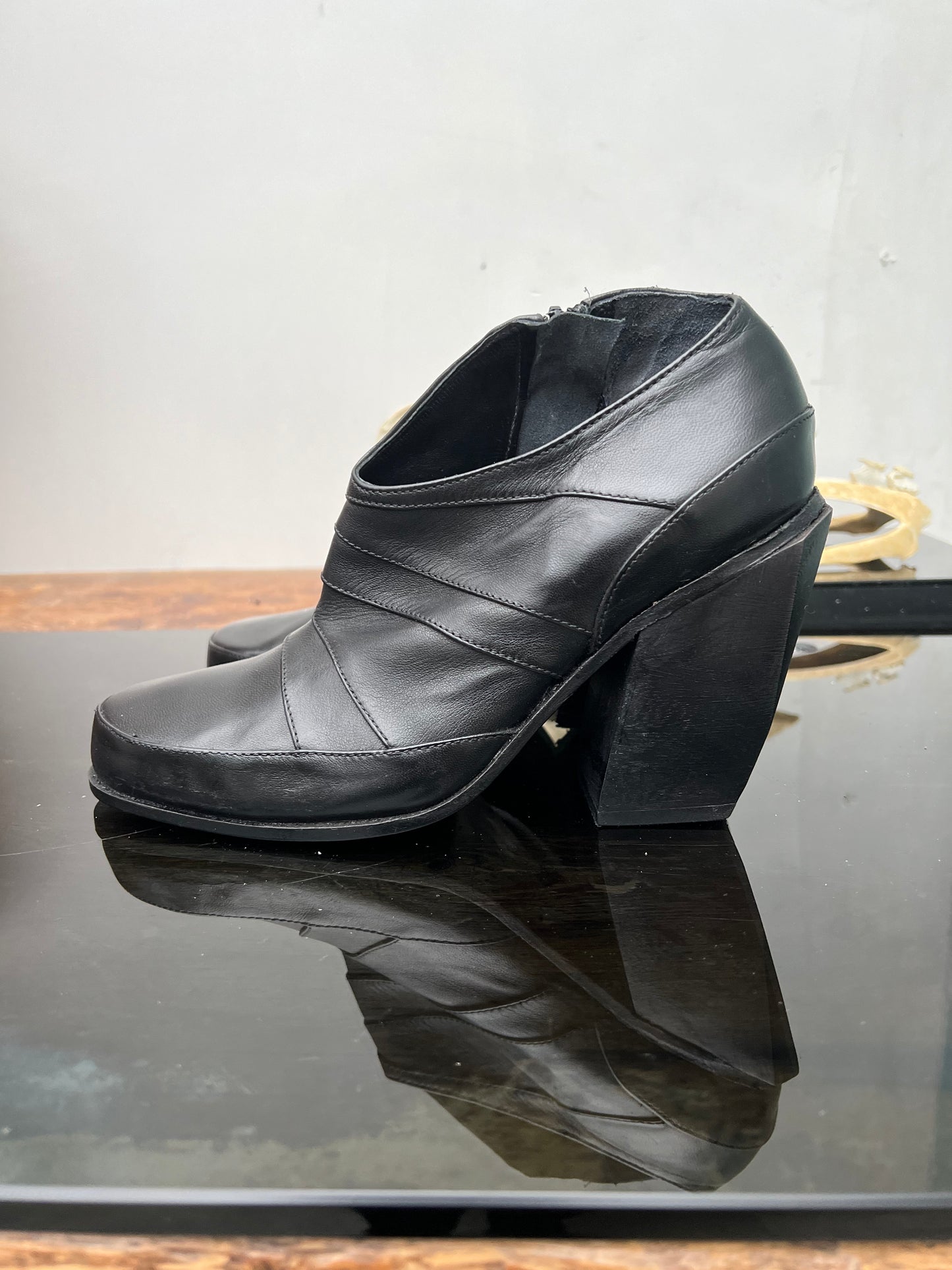 BLACK ZIP SHOE - MADE FOR GDB