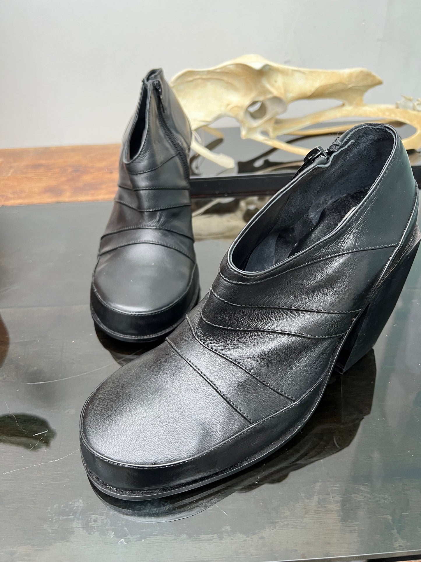 BLACK ZIP SHOE - MADE FOR GDB